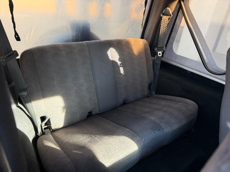 Jeep Wrangler Vehicle Full-screen Gallery Image 7