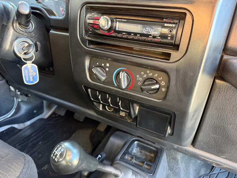 Jeep Wrangler Vehicle Full-screen Gallery Image 11