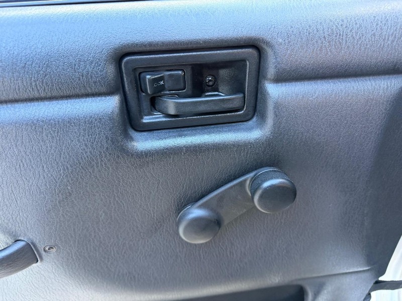 Jeep Wrangler Vehicle Full-screen Gallery Image 14