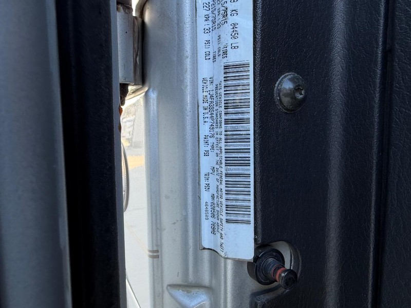 Jeep Wrangler Vehicle Full-screen Gallery Image 17