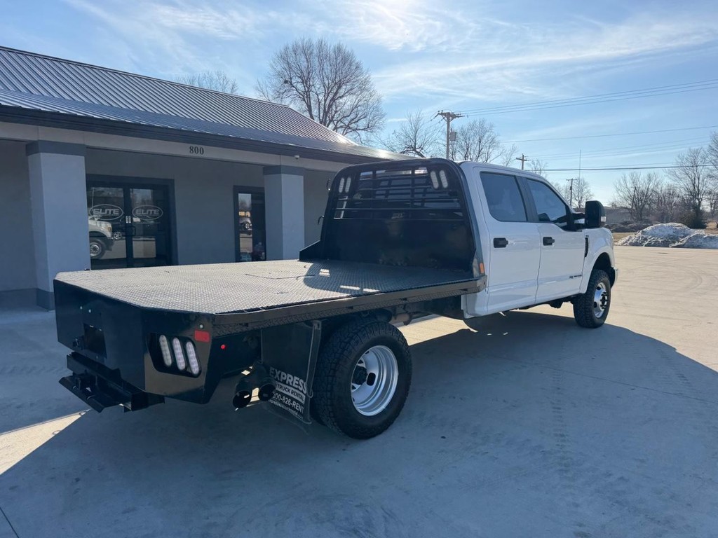 Ford Super Duty F-350 DRW Vehicle Full-screen Gallery Image 3