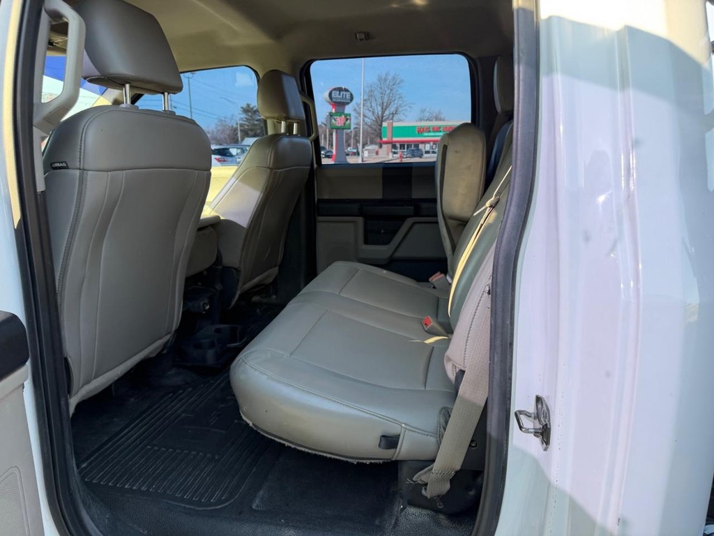 Ford Super Duty F-350 DRW Vehicle Full-screen Gallery Image 6