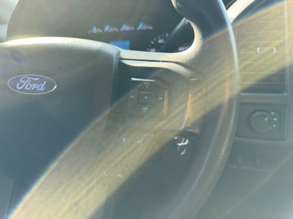 Ford Super Duty F-350 DRW Vehicle Full-screen Gallery Image 10