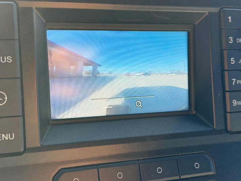 Ford Super Duty F-350 DRW Vehicle Full-screen Gallery Image 17