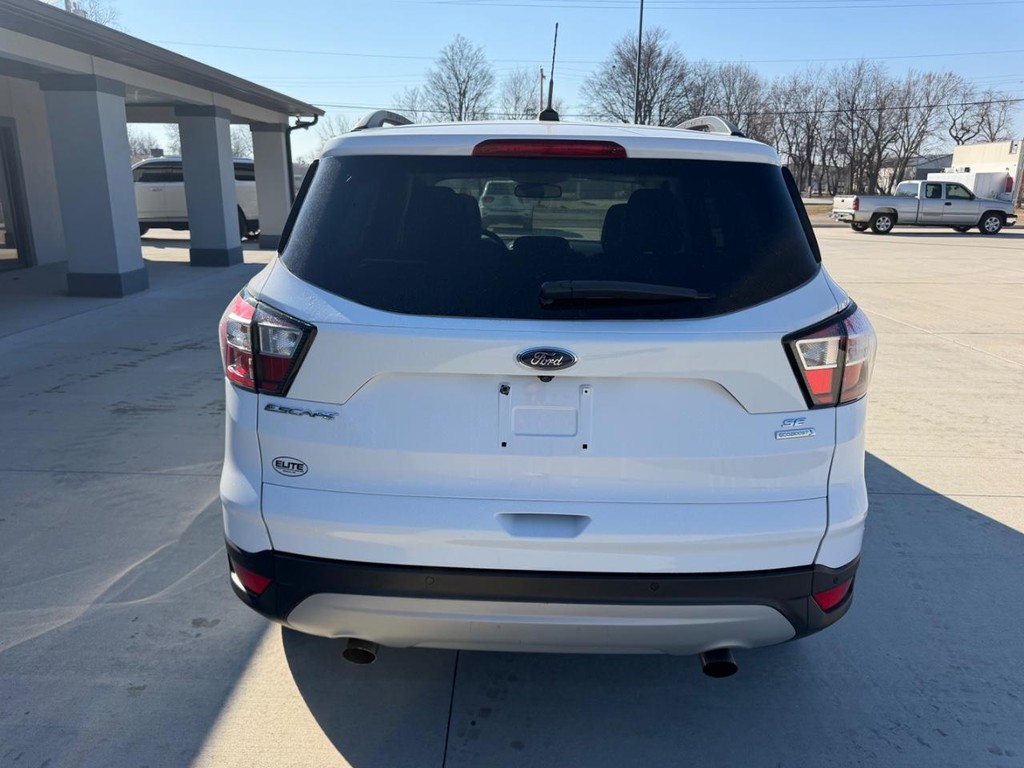 Ford Escape Vehicle Full-screen Gallery Image 04