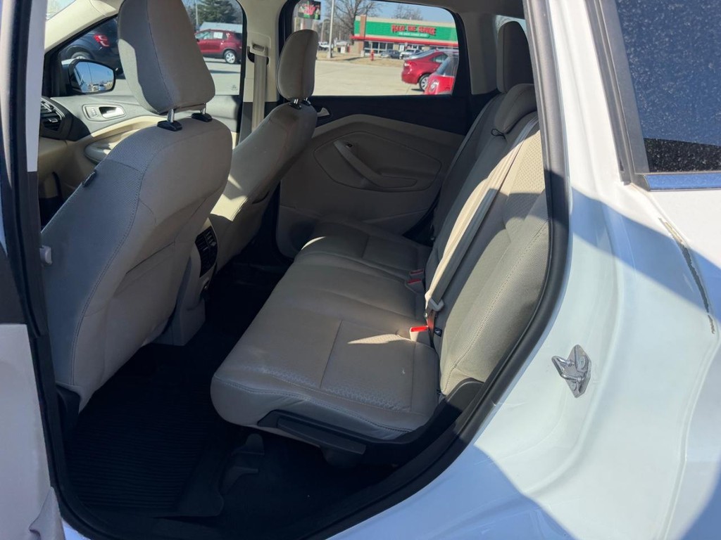 Ford Escape Vehicle Full-screen Gallery Image 07