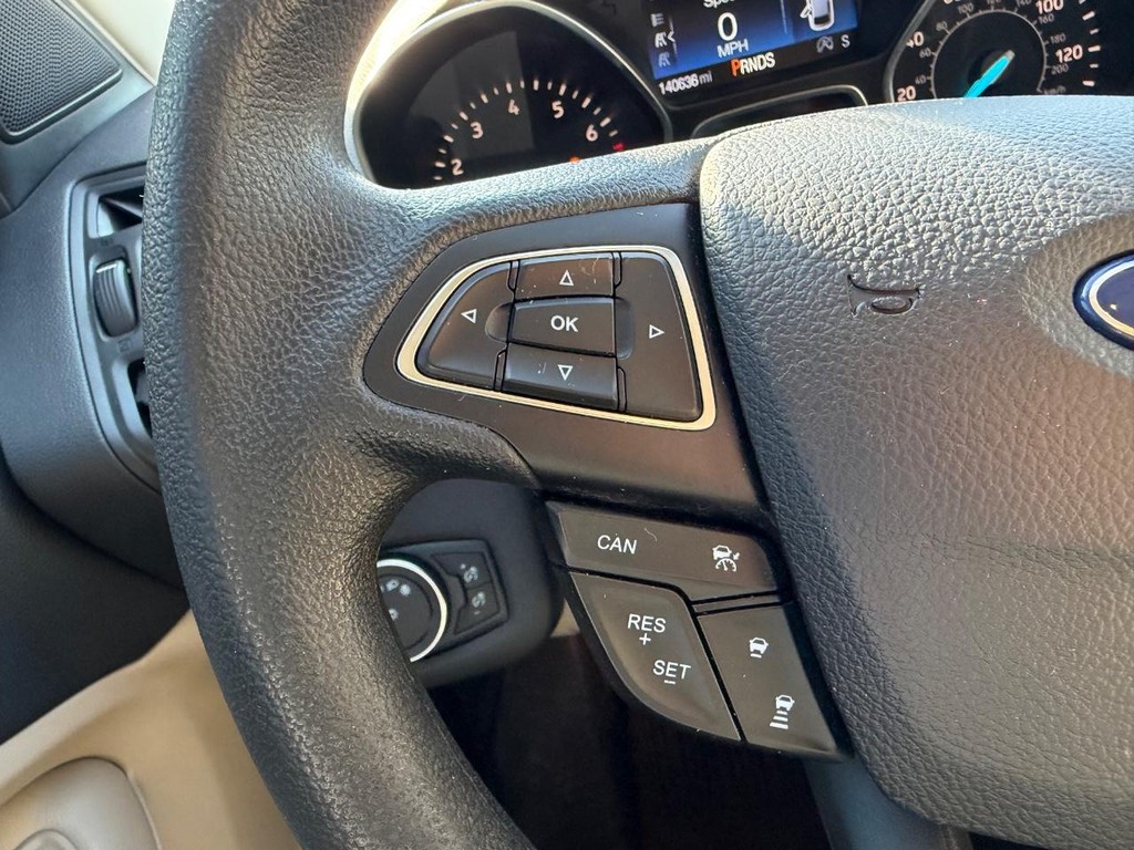 Ford Escape Vehicle Full-screen Gallery Image 10