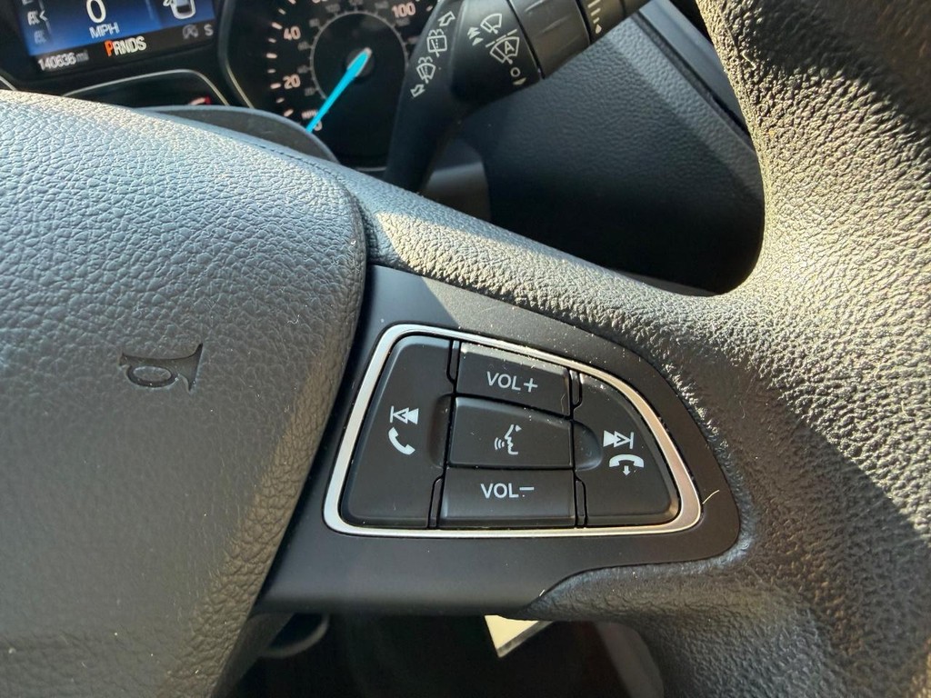 Ford Escape Vehicle Full-screen Gallery Image 11