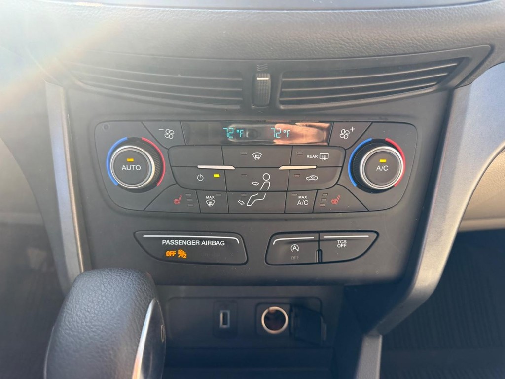 Ford Escape Vehicle Full-screen Gallery Image 13