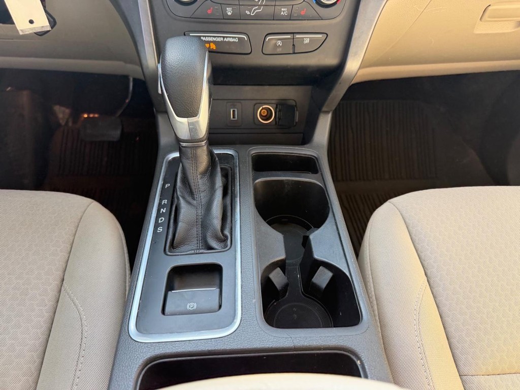 Ford Escape Vehicle Full-screen Gallery Image 14