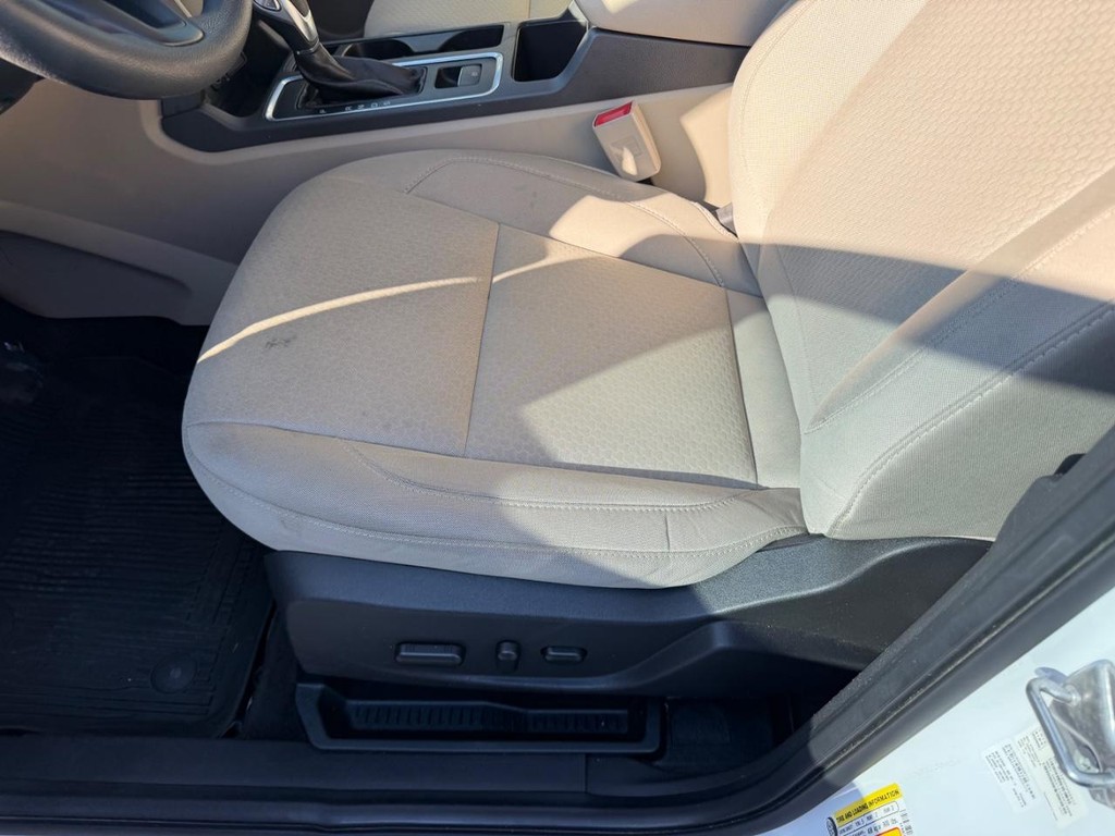 Ford Escape Vehicle Full-screen Gallery Image 17