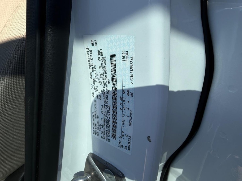 Ford Escape Vehicle Full-screen Gallery Image 20