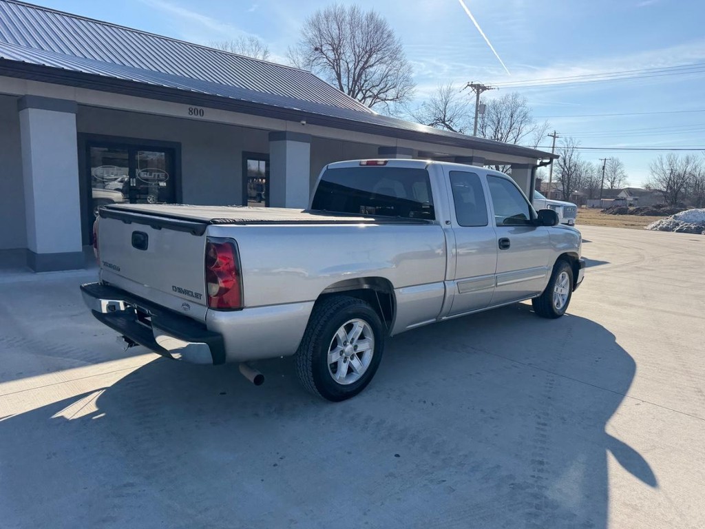 Chevrolet Silverado 1500 Vehicle Full-screen Gallery Image 3