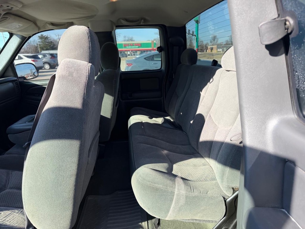 Chevrolet Silverado 1500 Vehicle Full-screen Gallery Image 7