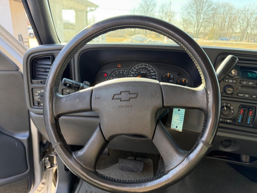 Chevrolet Silverado 1500 Vehicle Full-screen Gallery Image 9