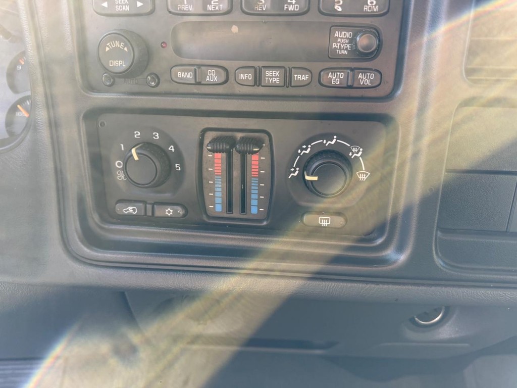 Chevrolet Silverado 1500 Vehicle Full-screen Gallery Image 11