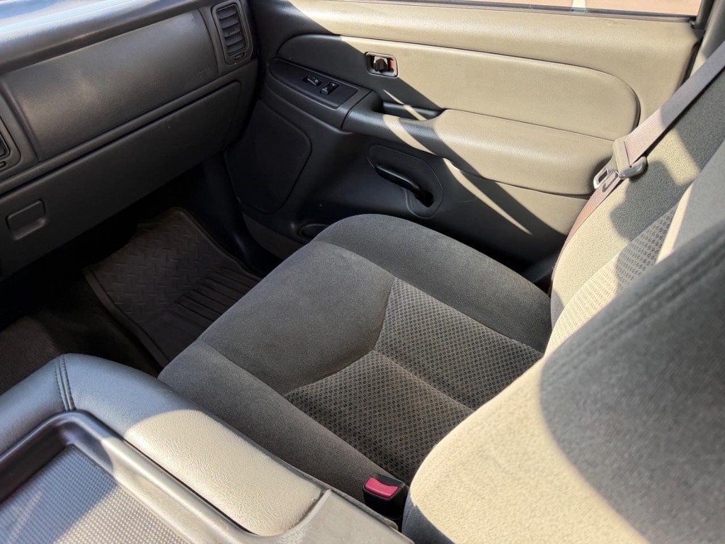 Chevrolet Silverado 1500 Vehicle Full-screen Gallery Image 12