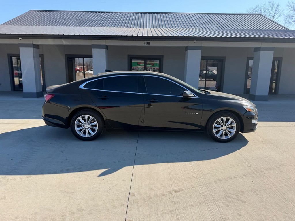 Chevrolet Malibu Vehicle Full-screen Gallery Image 2