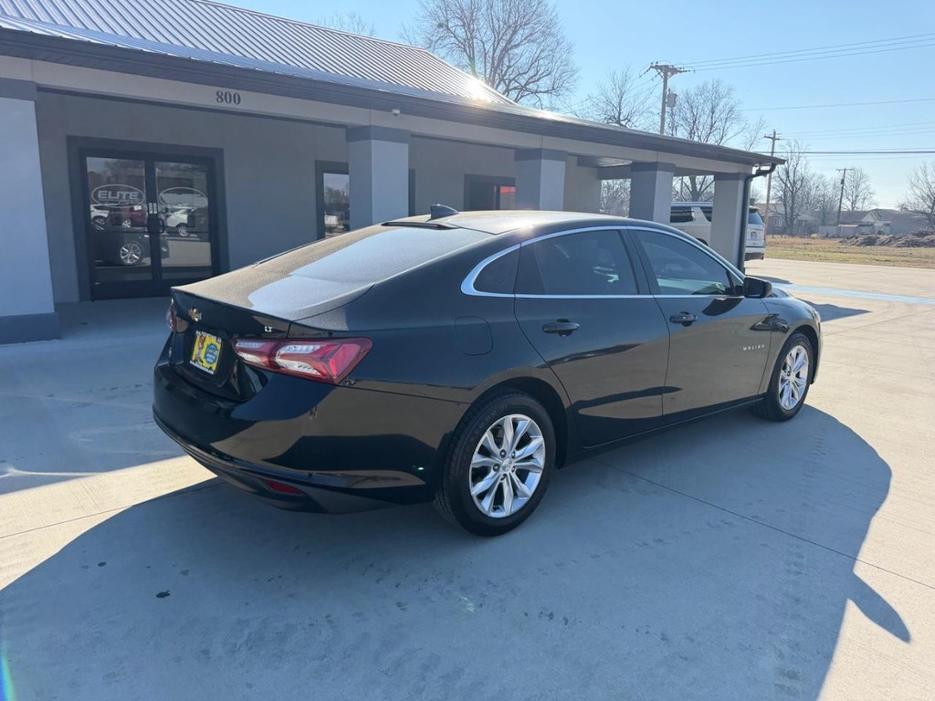 Chevrolet Malibu Vehicle Full-screen Gallery Image 3