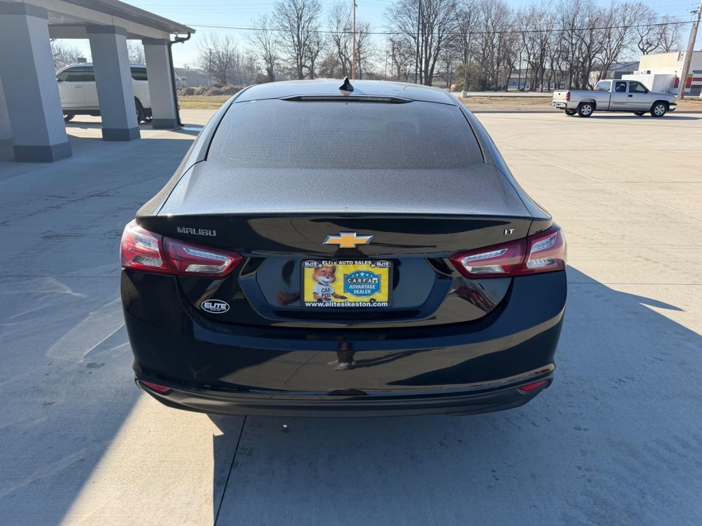Chevrolet Malibu Vehicle Full-screen Gallery Image 4