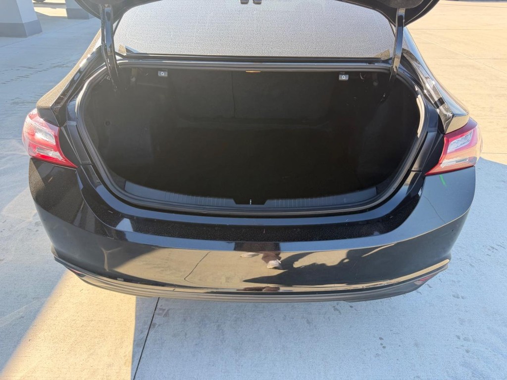 Chevrolet Malibu Vehicle Full-screen Gallery Image 5