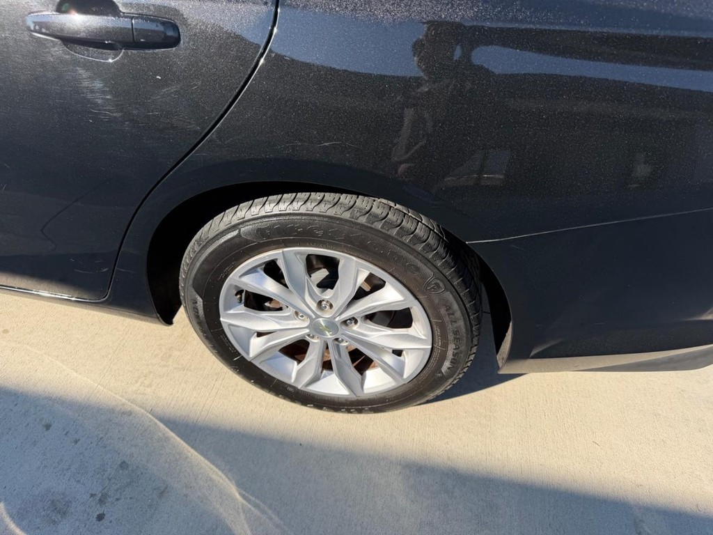 Chevrolet Malibu Vehicle Full-screen Gallery Image 6