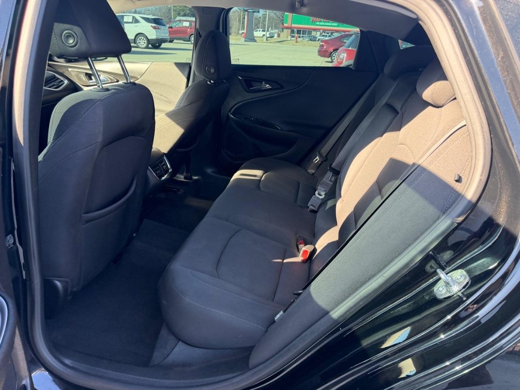 Chevrolet Malibu Vehicle Full-screen Gallery Image 7