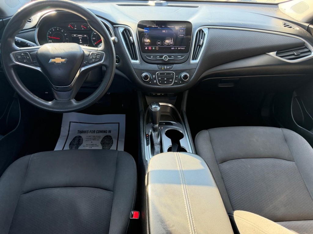 Chevrolet Malibu Vehicle Full-screen Gallery Image 8