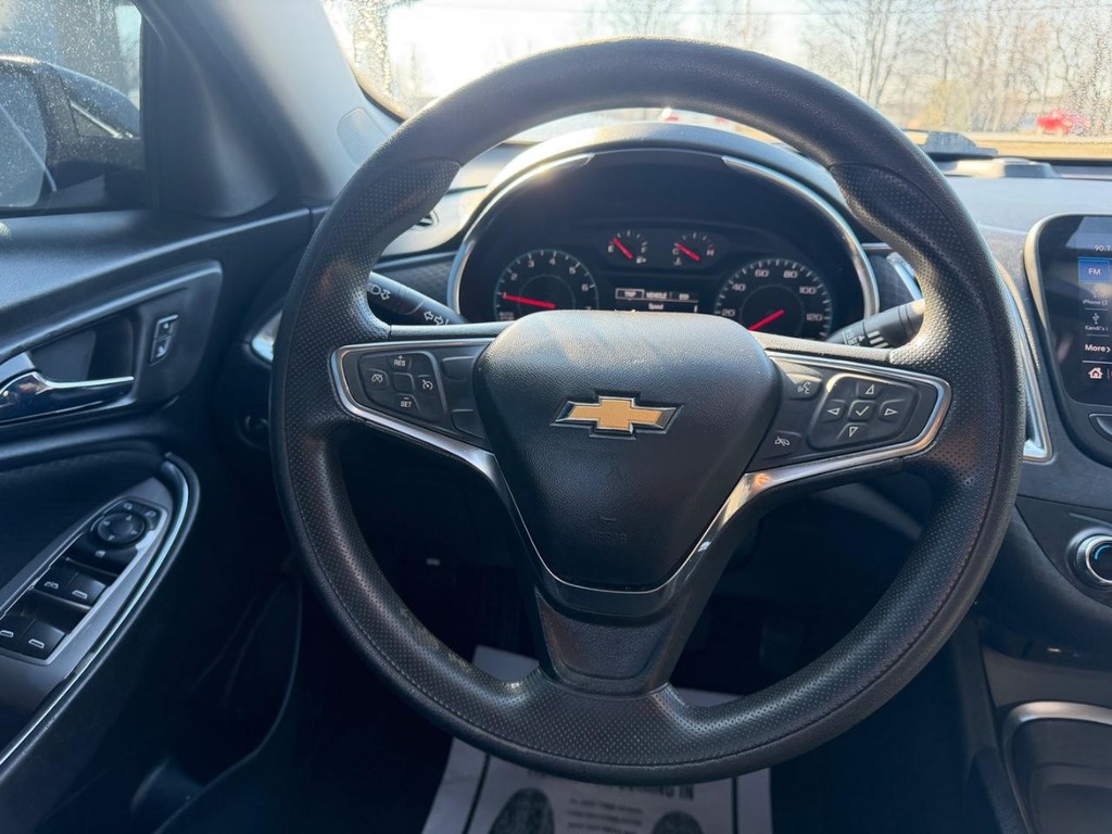 Chevrolet Malibu Vehicle Full-screen Gallery Image 9