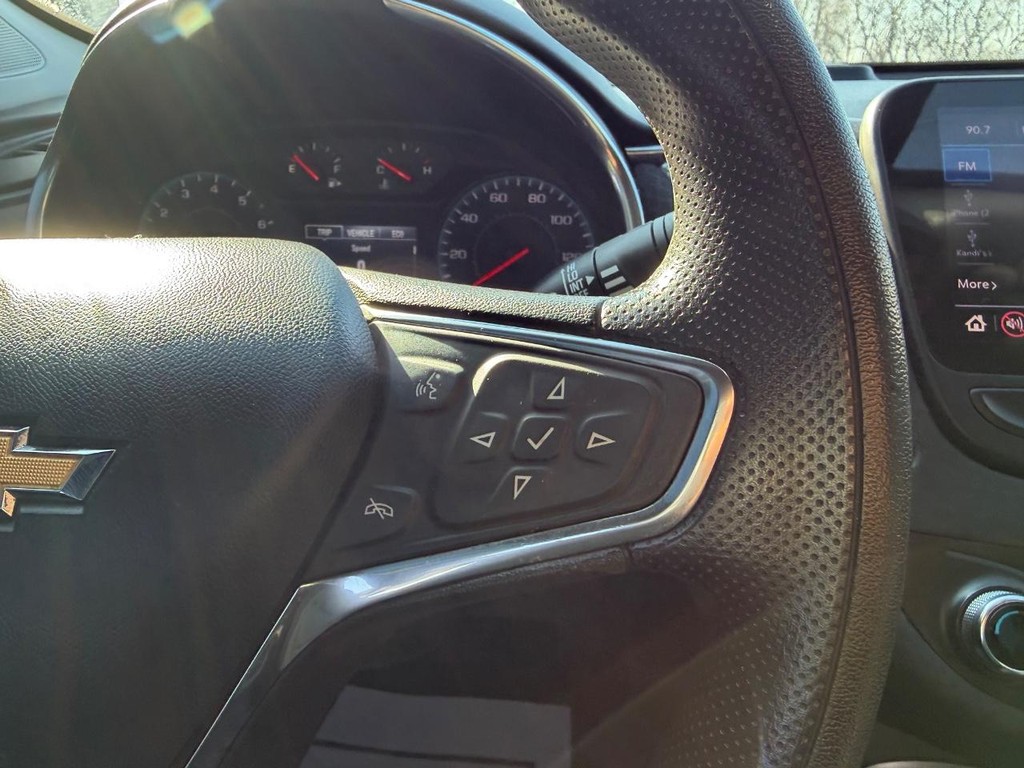 Chevrolet Malibu Vehicle Full-screen Gallery Image 11