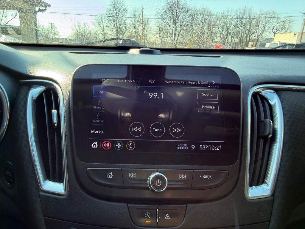 Chevrolet Malibu Vehicle Full-screen Gallery Image 12