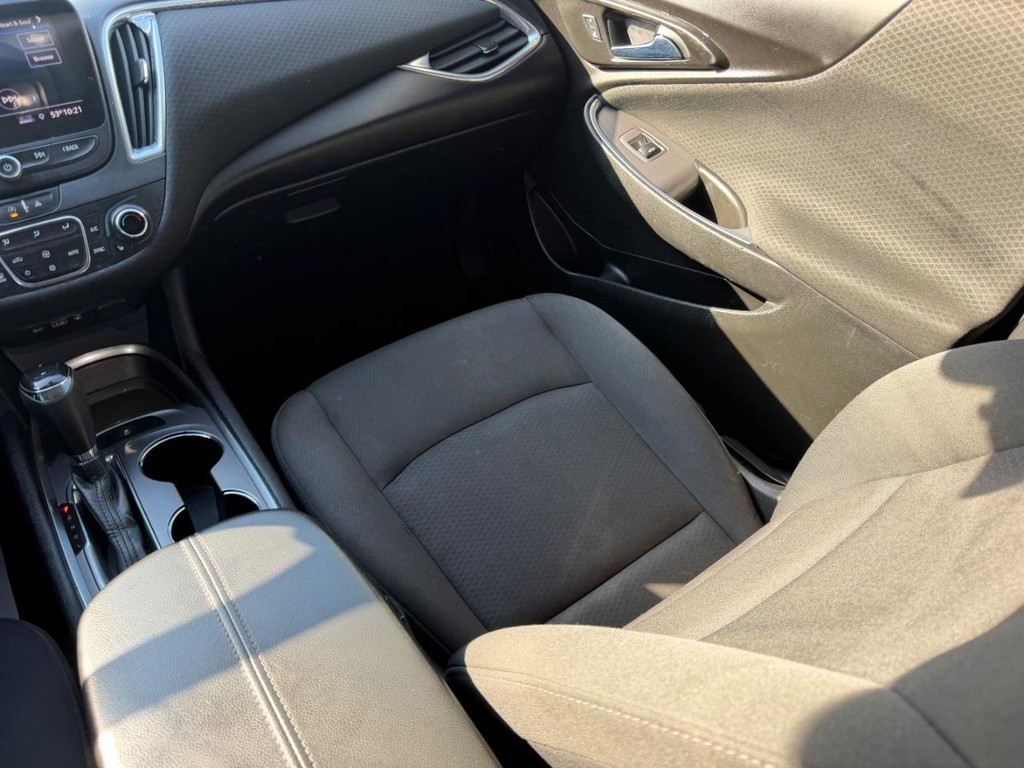 Chevrolet Malibu Vehicle Full-screen Gallery Image 15