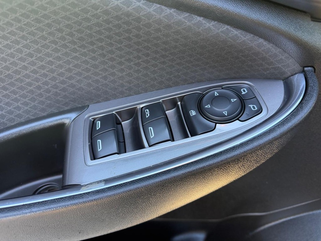 Chevrolet Malibu Vehicle Full-screen Gallery Image 16