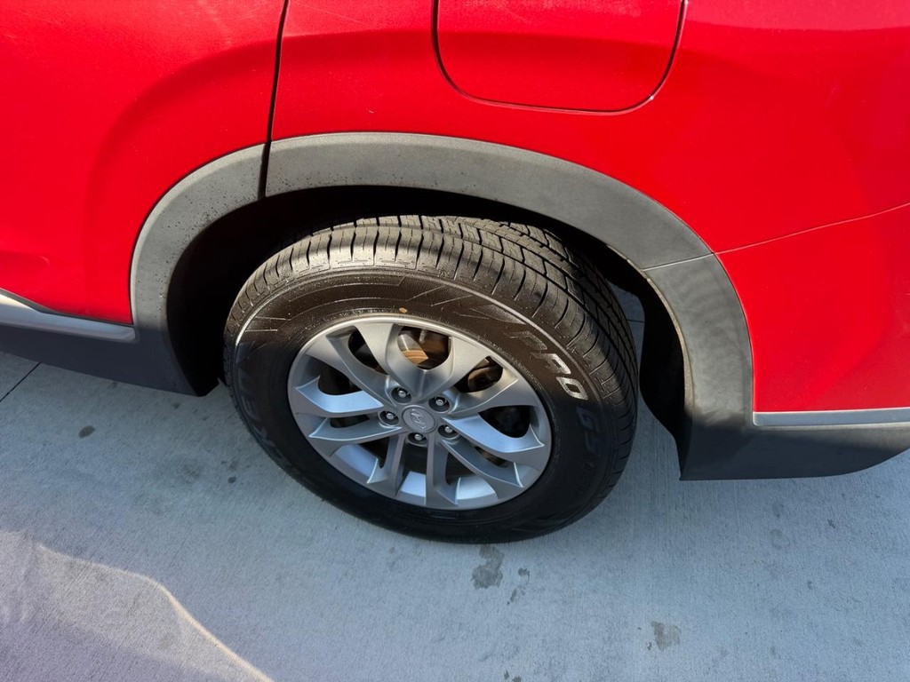 Hyundai Santa Fe Vehicle Full-screen Gallery Image 6