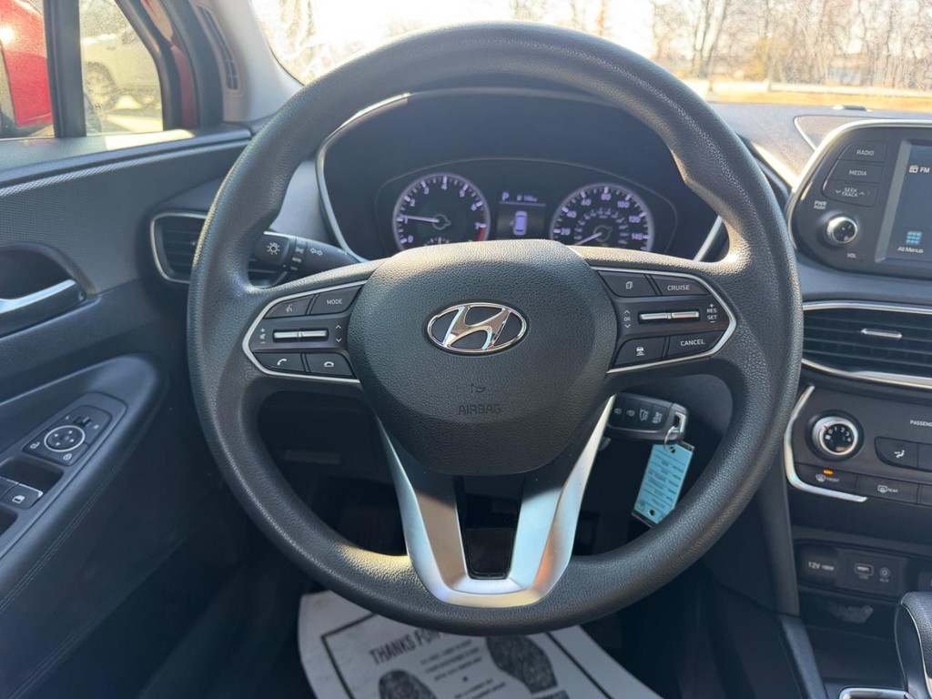 Hyundai Santa Fe Vehicle Full-screen Gallery Image 9