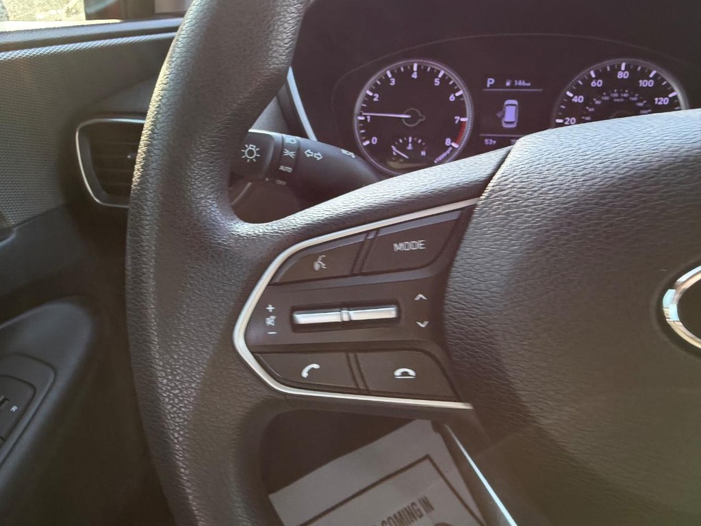 Hyundai Santa Fe Vehicle Full-screen Gallery Image 10