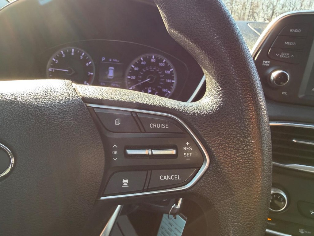 Hyundai Santa Fe Vehicle Full-screen Gallery Image 11