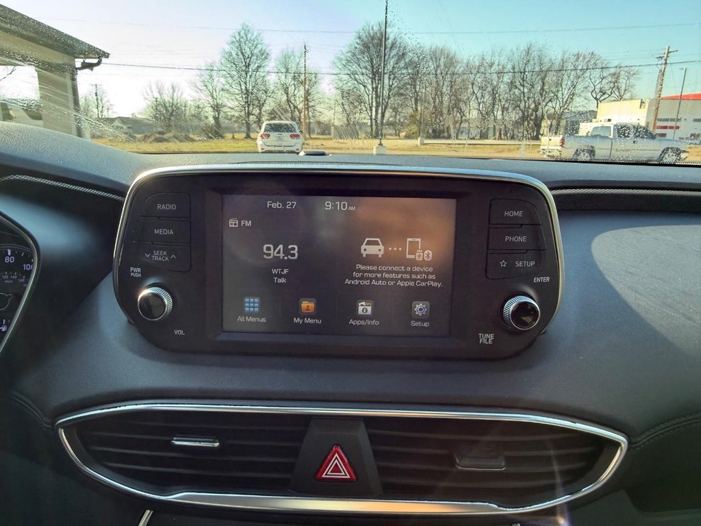 Hyundai Santa Fe Vehicle Full-screen Gallery Image 12