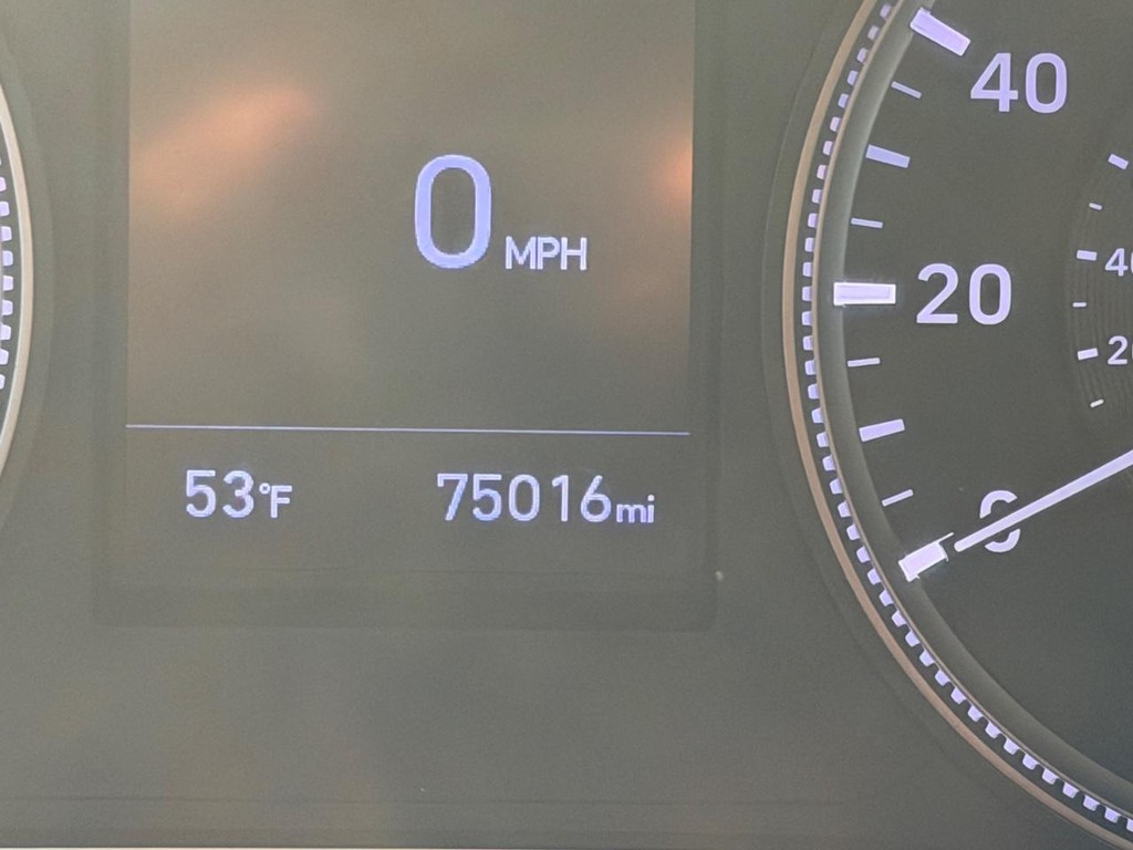 Hyundai Santa Fe Vehicle Full-screen Gallery Image 18