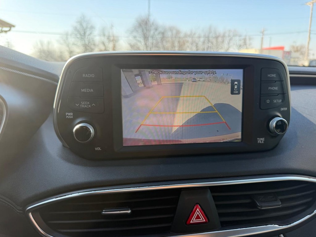 Hyundai Santa Fe Vehicle Full-screen Gallery Image 19