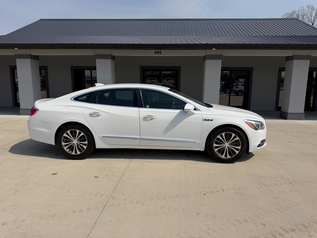 Buick LaCrosse Vehicle Full-screen Gallery Image 2