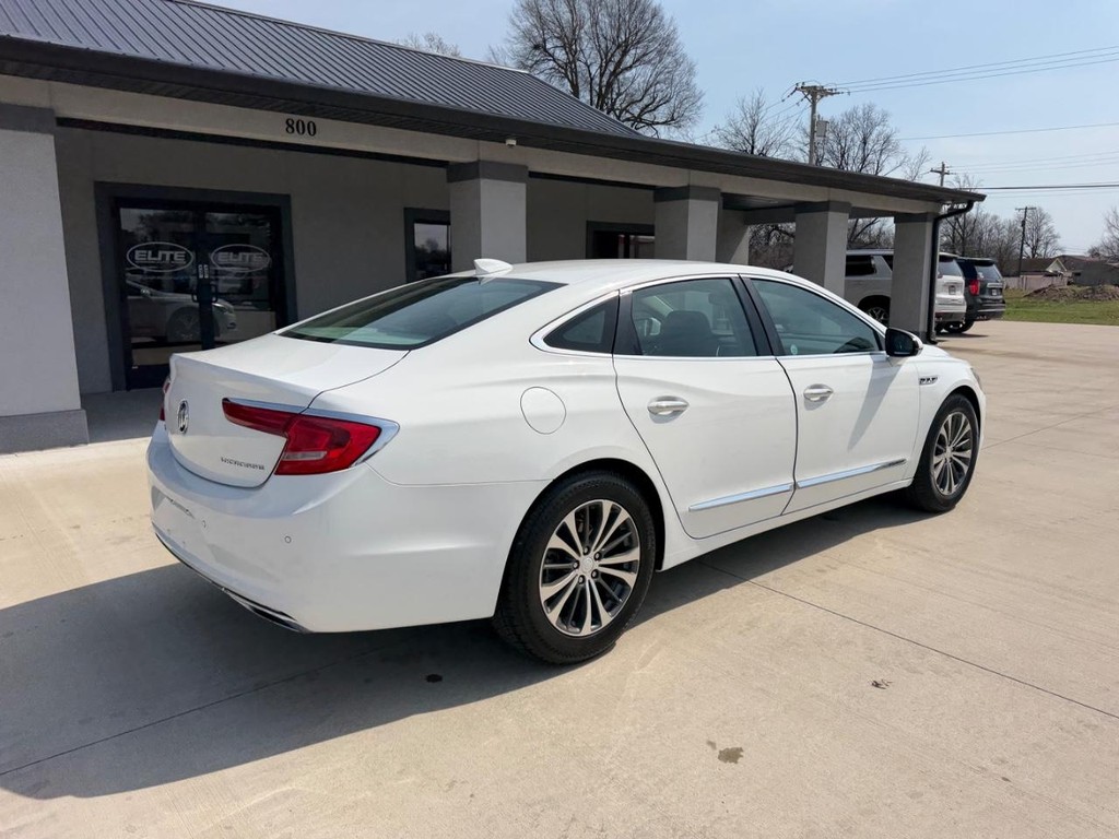 Buick LaCrosse Vehicle Full-screen Gallery Image 3