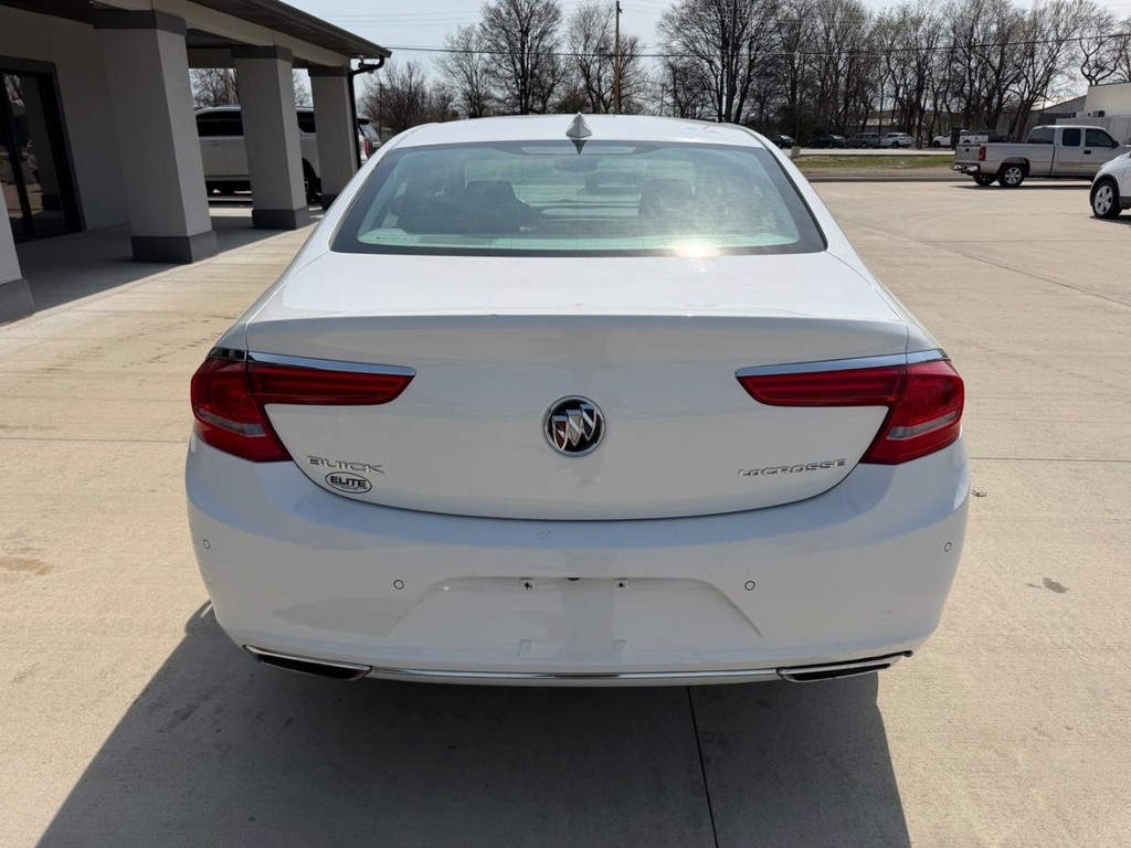 Buick LaCrosse Vehicle Full-screen Gallery Image 4