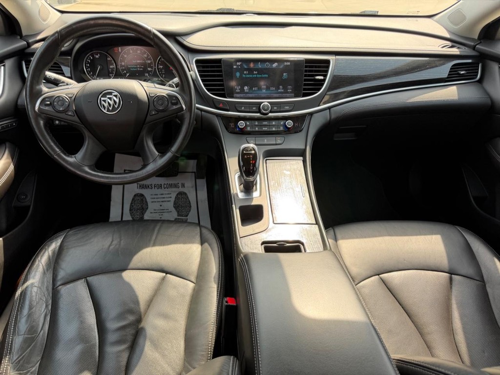 Buick LaCrosse Vehicle Full-screen Gallery Image 8