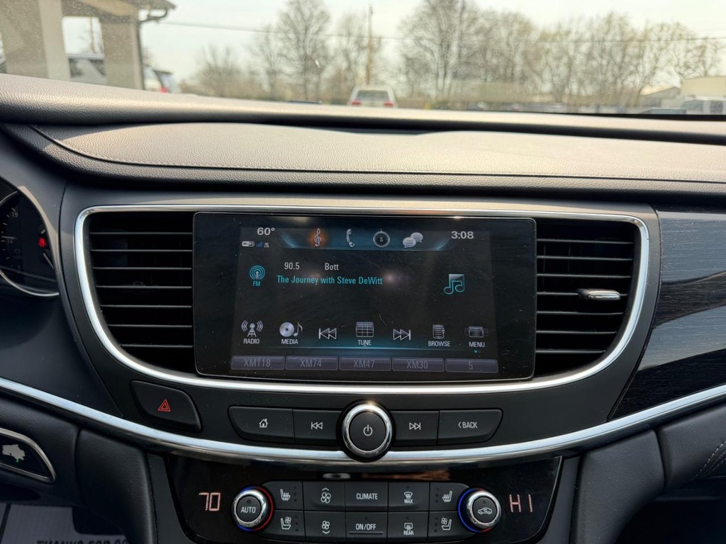 Buick LaCrosse Vehicle Full-screen Gallery Image 12