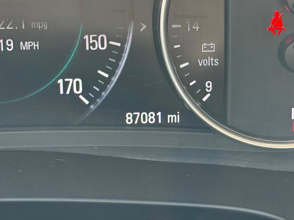 Buick LaCrosse Vehicle Full-screen Gallery Image 19