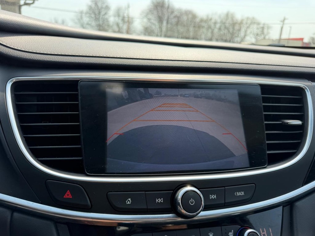 Buick LaCrosse Vehicle Full-screen Gallery Image 20