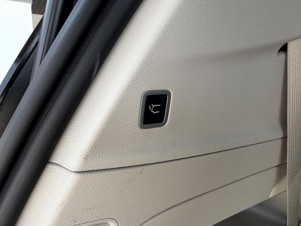 Chrysler Pacifica Vehicle Full-screen Gallery Image 6