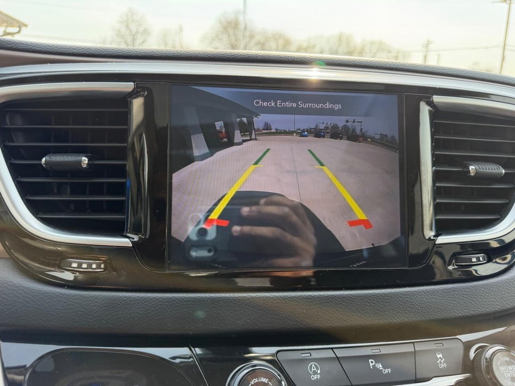 Chrysler Pacifica Vehicle Full-screen Gallery Image 24