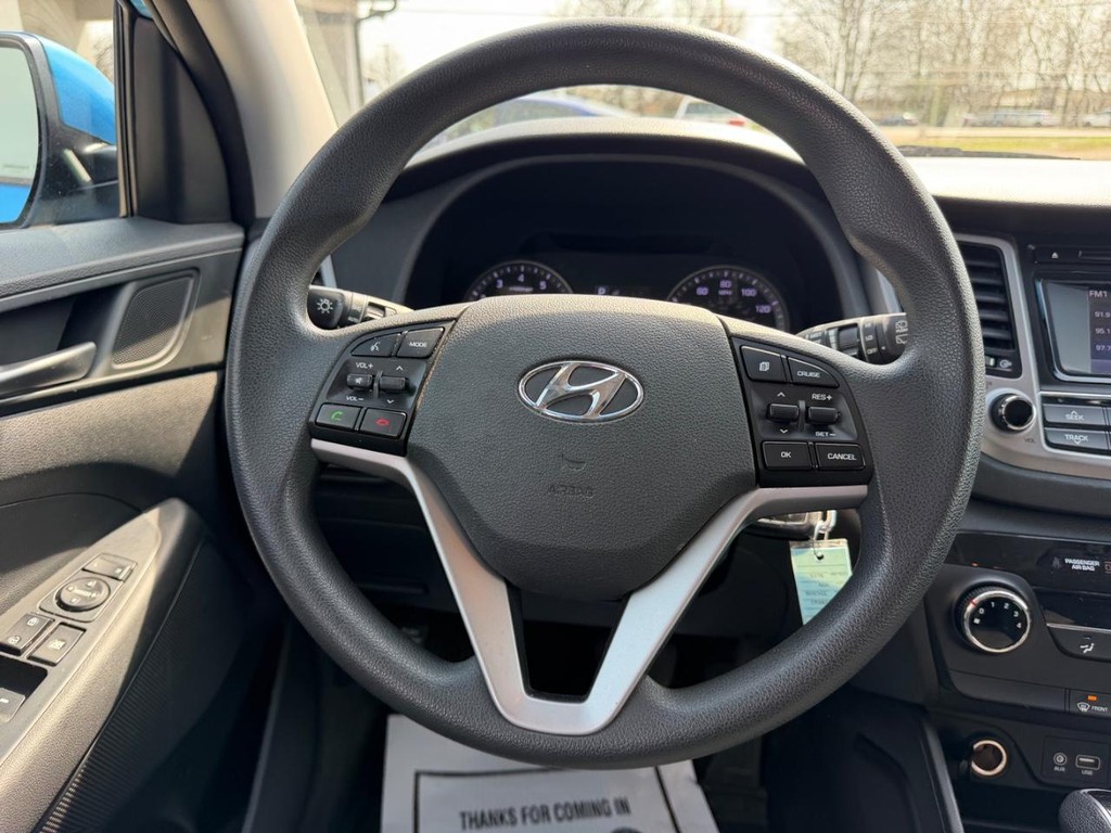 Hyundai Tucson Vehicle Full-screen Gallery Image 9